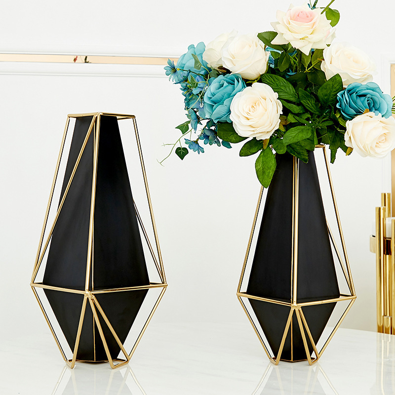 Retro Geometric Ceramic Vase – Vintage-Style Decorative Flower Vase for Home Decor 