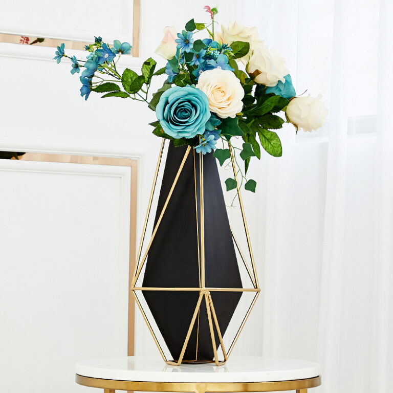 Retro Geometric Ceramic Vase – Vintage-Style Decorative Flower Vase for Home Decor 