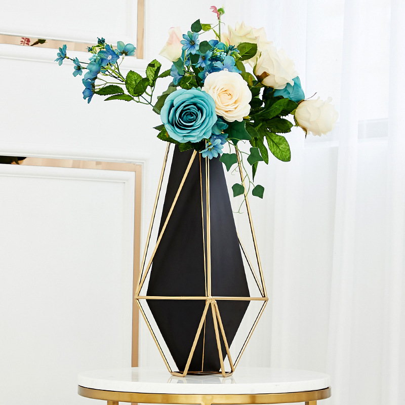 Retro Geometric Ceramic Vase – Vintage-Style Decorative Flower Vase for Home Decor 